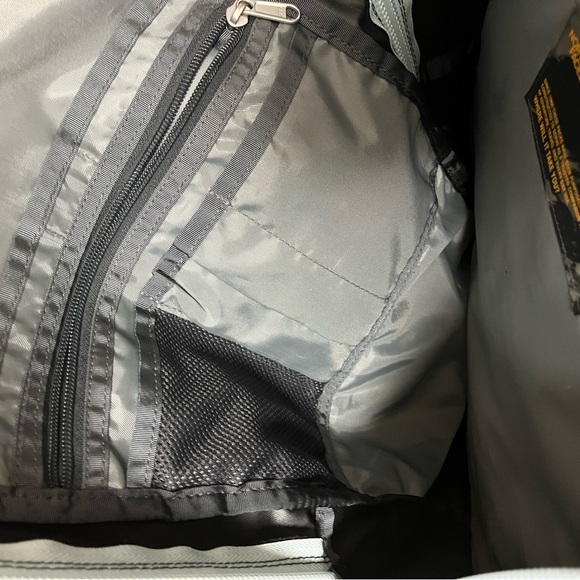 *Like New* Northface Backpack - Picture 4 of 7